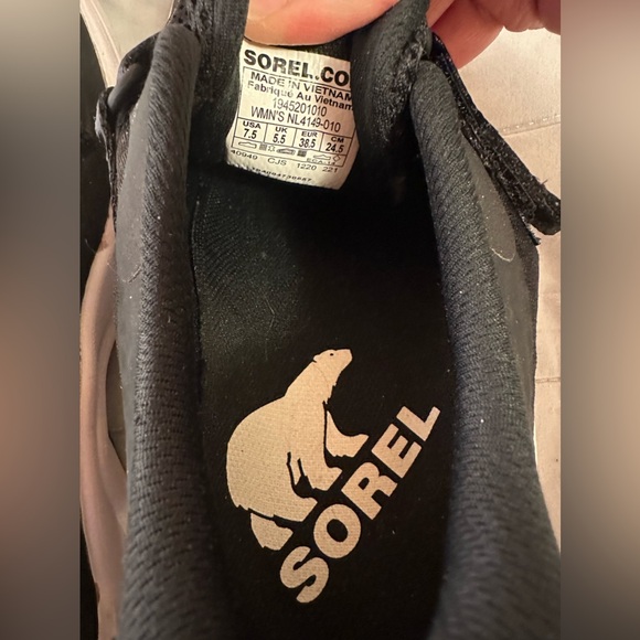 Sorel 7.5 Velcro Wrap Tennis Shoe - Picture 3 of 4